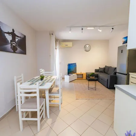 Apartment Between Sea & Hills 2br Currila Escape