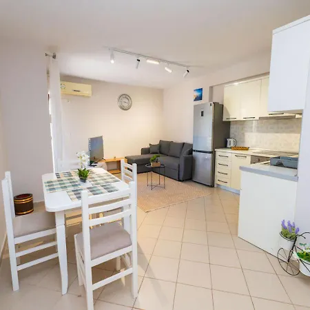 Apartment Between Sea & Hills 2br Currila Escape