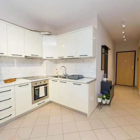Between Sea & Hills 2br Currila Escape Apartment