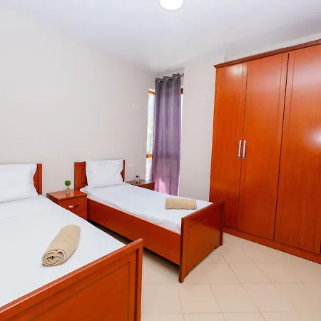 Between Sea & Hills 2br Currila Escape Apartment