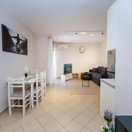 Apartment Between Sea & Hills 2br Currila Escape Durres