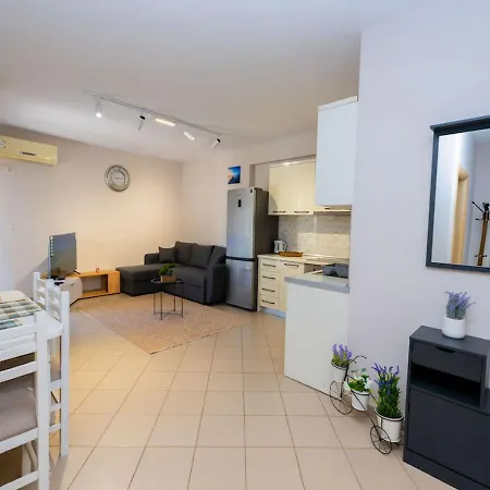 Apartment Between Sea & Hills 2br Currila Escape