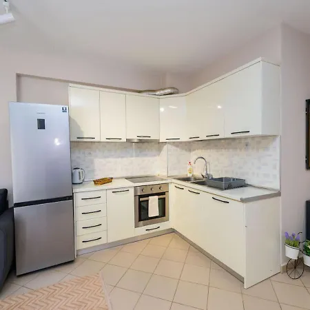 Between Sea & Hills 2br Currila Escape Apartment